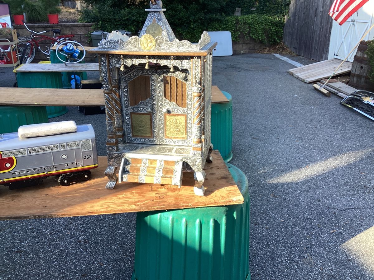 Hillsdale Antiques & Jewelry starts on 10/12/2023