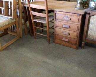 oak desk with chair $125