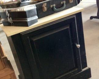 storage chest/side cabinet $40.