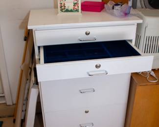 Jewelry cabinet with padded drawers 