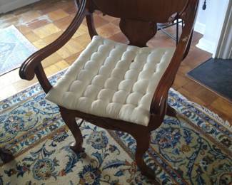 ANTIQUE CHAIR
