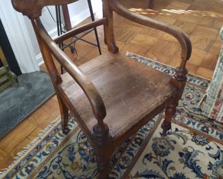 ANTIQUE ENGLISH CHAIR