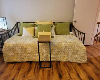 Day bed with trundle