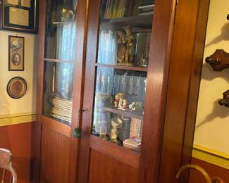 Just a beautiful walnut bookcase. Mint condition. Circa 1830-1860.