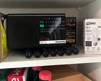 Screwdriver set, lightbulbs and hand radio