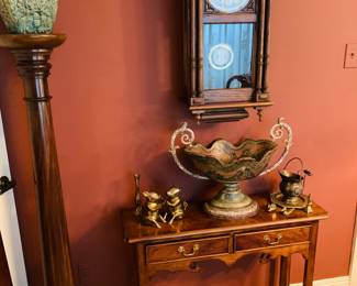 Howard Miller wall clock--works perfectly