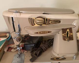 Working Singer Slant o Magic 500 metal sewing machine.