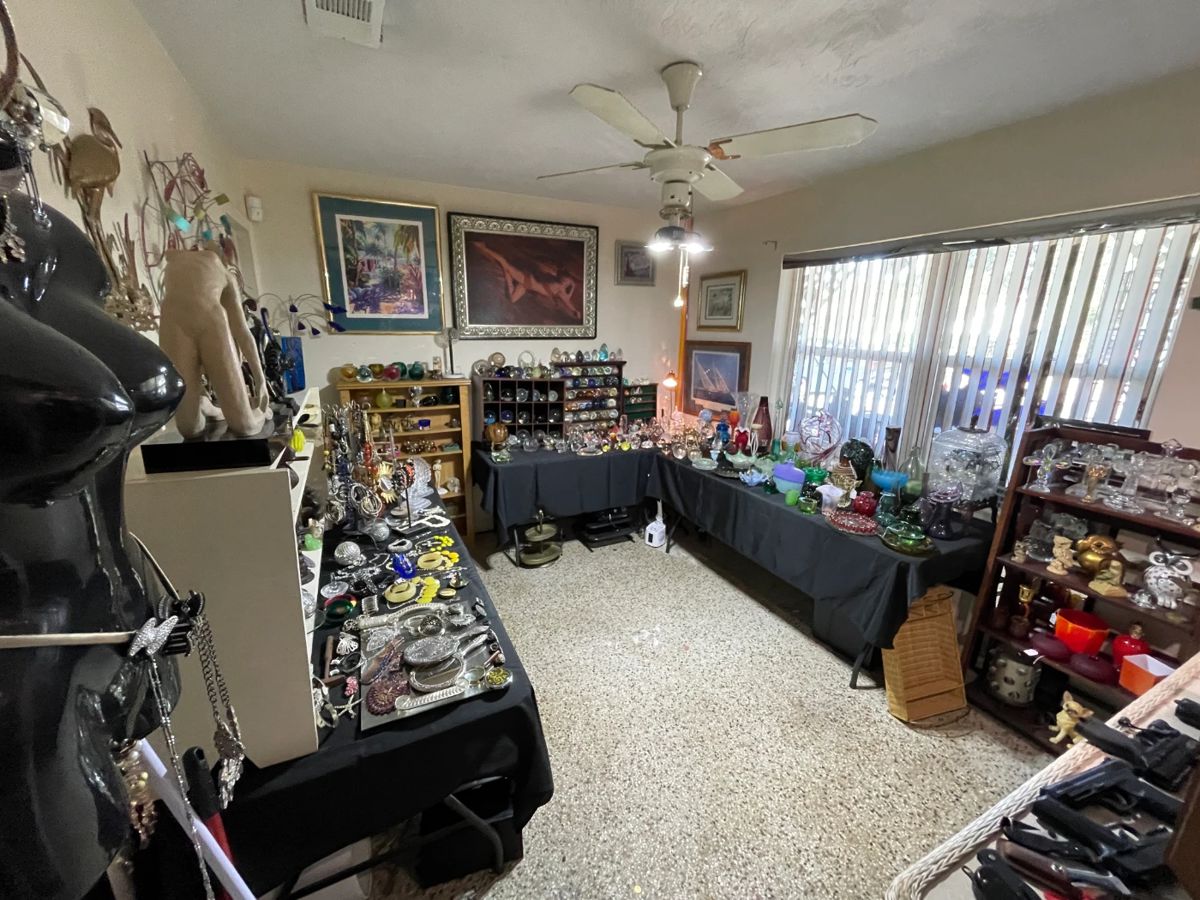 Destin Estate Sales Mary Esther collectible... starts on 11/1/2023