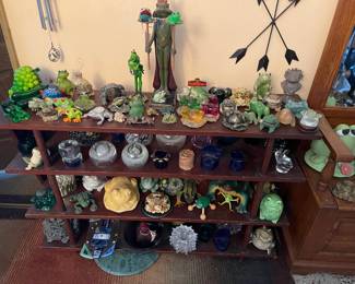 Shelf full of frogs!