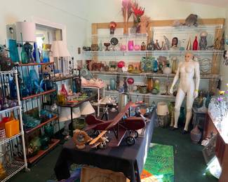 Sunroom has a little bit of everything !