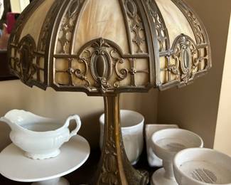 TIFFANY STYLE LAMP
