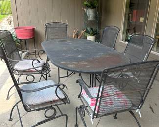 WROUGHT IRON PATIO SET