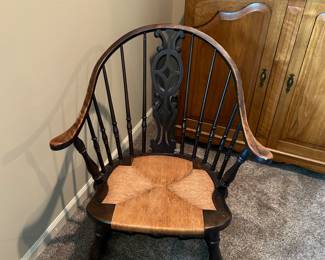 ANTIQUE CHAIR