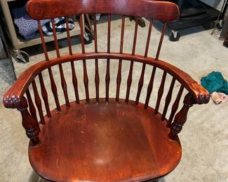 LOW BACK MAHOGANY WINDSOR CHAIR