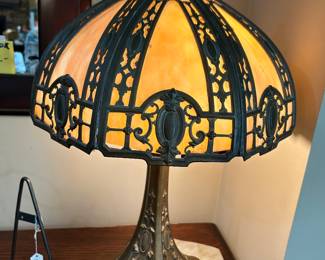 TIFFANY STYLE ANTIQUE LAMP
