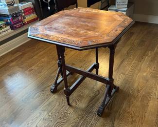 SOLID WOOD HOLLYWOOD REGENCY STYLE TABLE