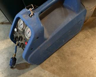 REFRIGERANT EXTRACTOR