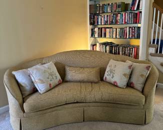 Sherrill Upholstered Curve Sofa (94"W x 36"D x 39"H)