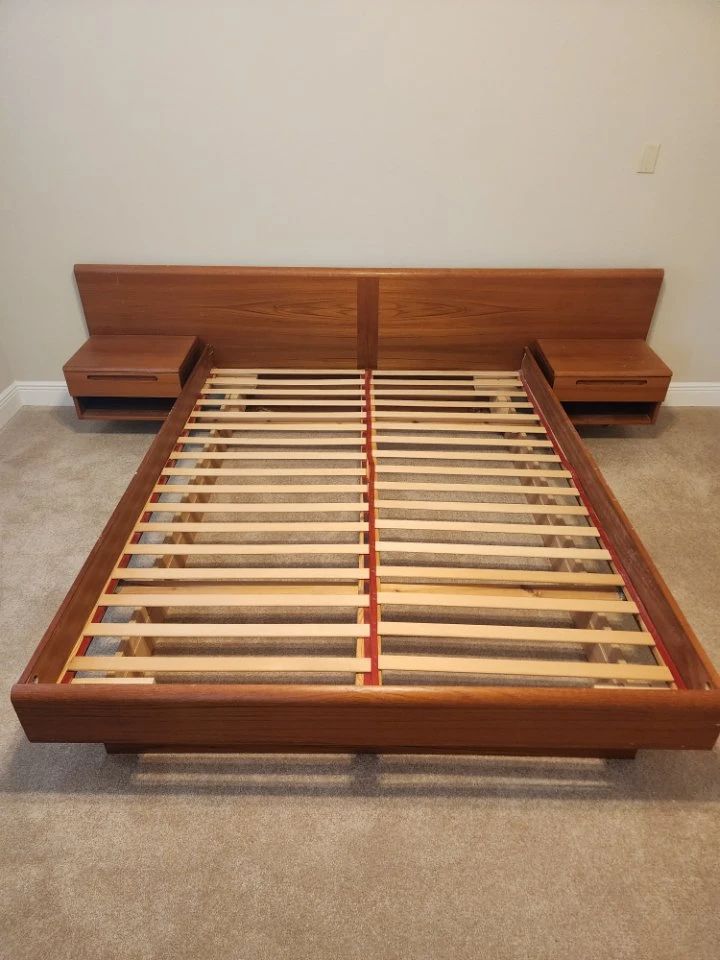 ONLINE AUCTION. TEAK FURNITURE, BACCARAT... starts on 10/13/2023