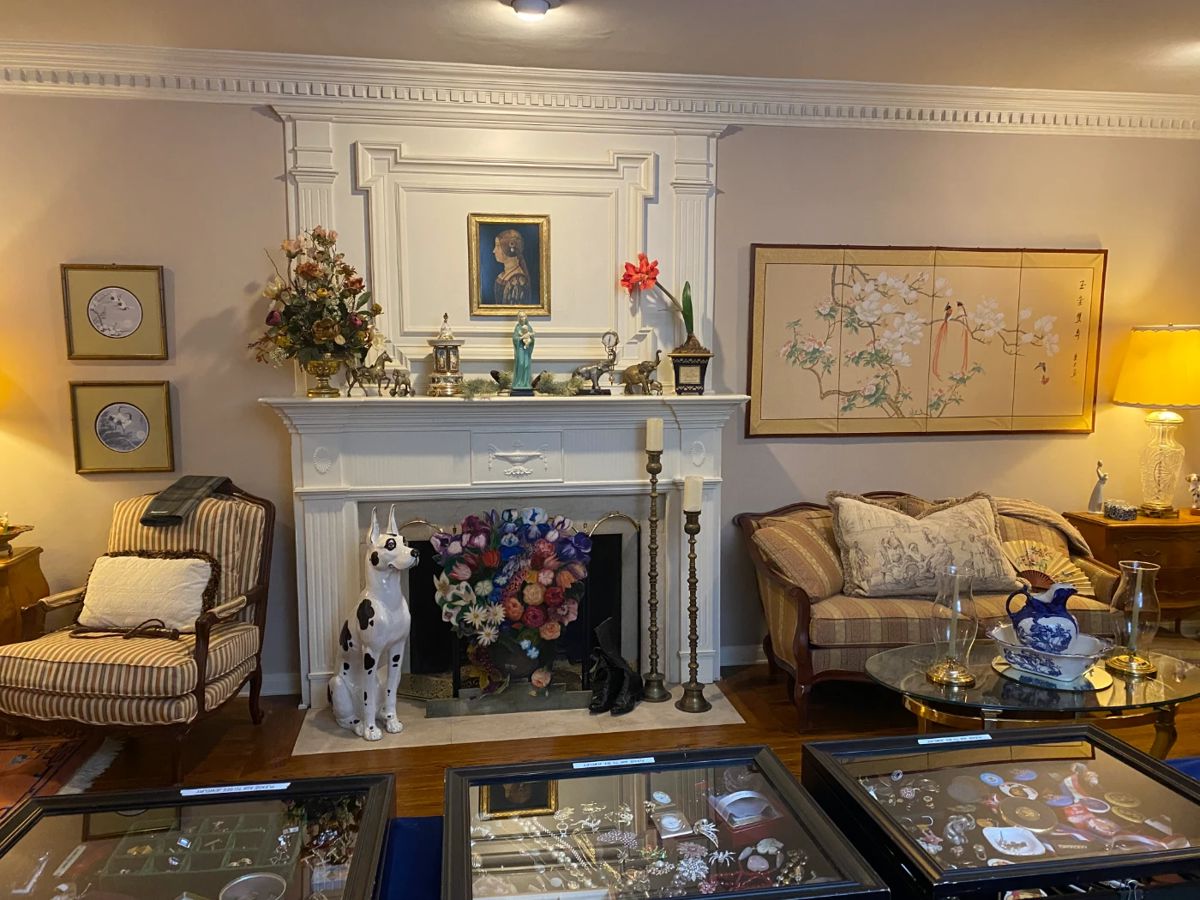 ELEGANT ESTATE SALE OF A PRODUCER/DIRECTOR... starts on 10/14/2023