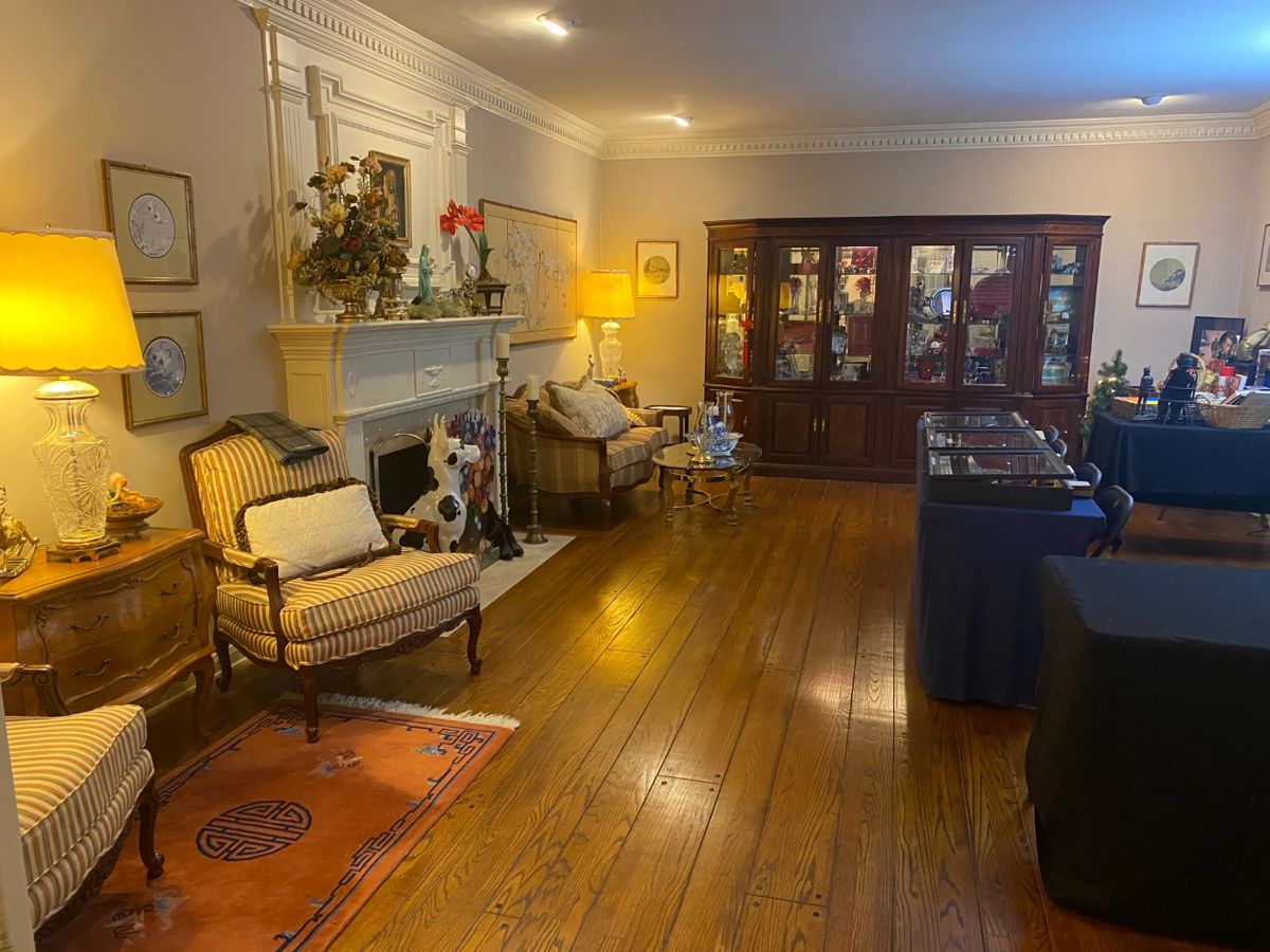 ELEGANT ESTATE SALE OF A PRODUCER/DIRECTOR... starts on 10/14/2023