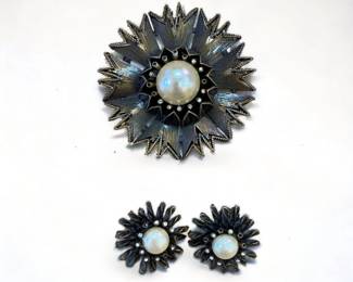 Vintage Brooch Set