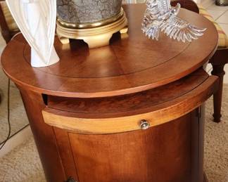 Lexington Barrel table