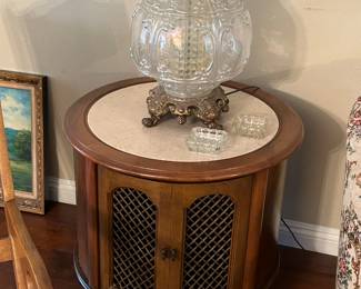 Gorgeous opalescent Lamp.