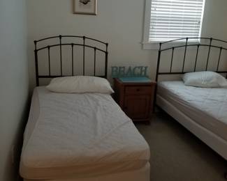 Twin bed; full/double bed