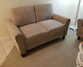 Pretty loveseat in neutral tone