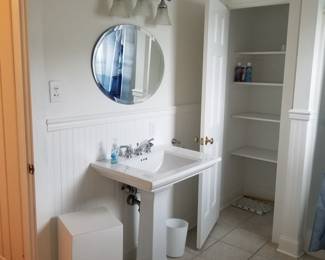 Pretty Kohler Memoirs pedestal sink