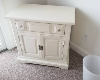 Broyhill end table/nightstand