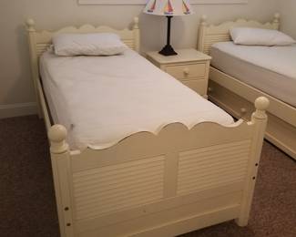 Bedroom set by Lexington: one twin & one trundle bed
