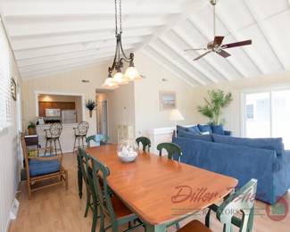 Pretty dining set seats 6