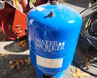 Never used Water Worker well tank