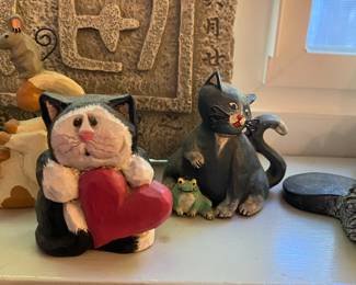 Eddie Walke Cat with Heart Figurine, Tabby Kitty Gray & Frog Figurine