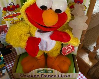 Elmo Chicken Dance/Box