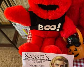 Elmo & Sassie's Good Company!! 