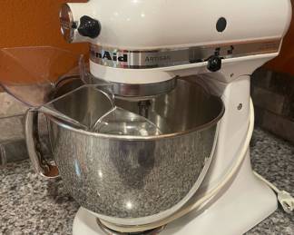 KitchenAid Artisan Series - Tilt-Head White Stand Mixer