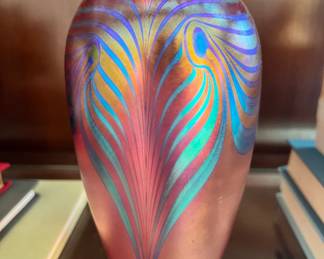 1993 Robert Eickholt Iridescent Pulled Feather Pink Art Glass Vase