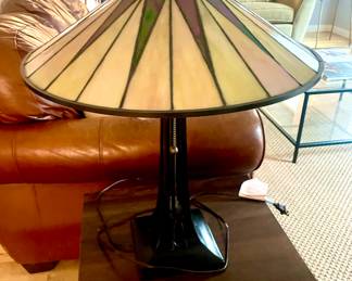 Quoizel Gotham Tiffany Style Table Lamp