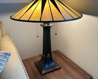 Quoizel Gotham Tiffany Style Table Lamp