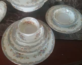 Noritake  china
Services  for 10