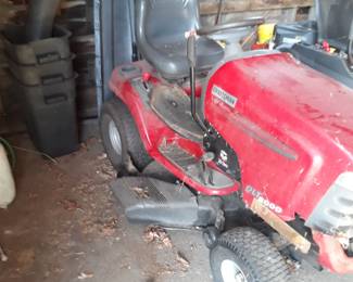 Craftsman lawn tractor DLT 2000
It runs 