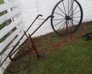 Farmhouse yard decor