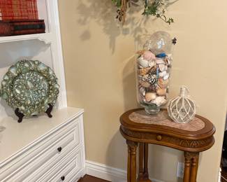 Home Decor
Marble Inlay accent table
Artificial plants
Nautical Decor