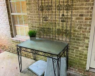 Outdoor table and decor