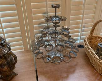 Rotating cupcake holder - 24 cupcakes