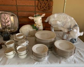 Vintage, never used fine Franciscan china.  Pattern is Moon Glow.