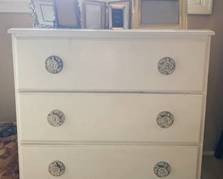 Nice little vintage painted dresser